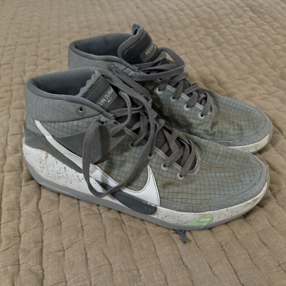 Men's Nike KD Basketball Shoes (Size 12.5)